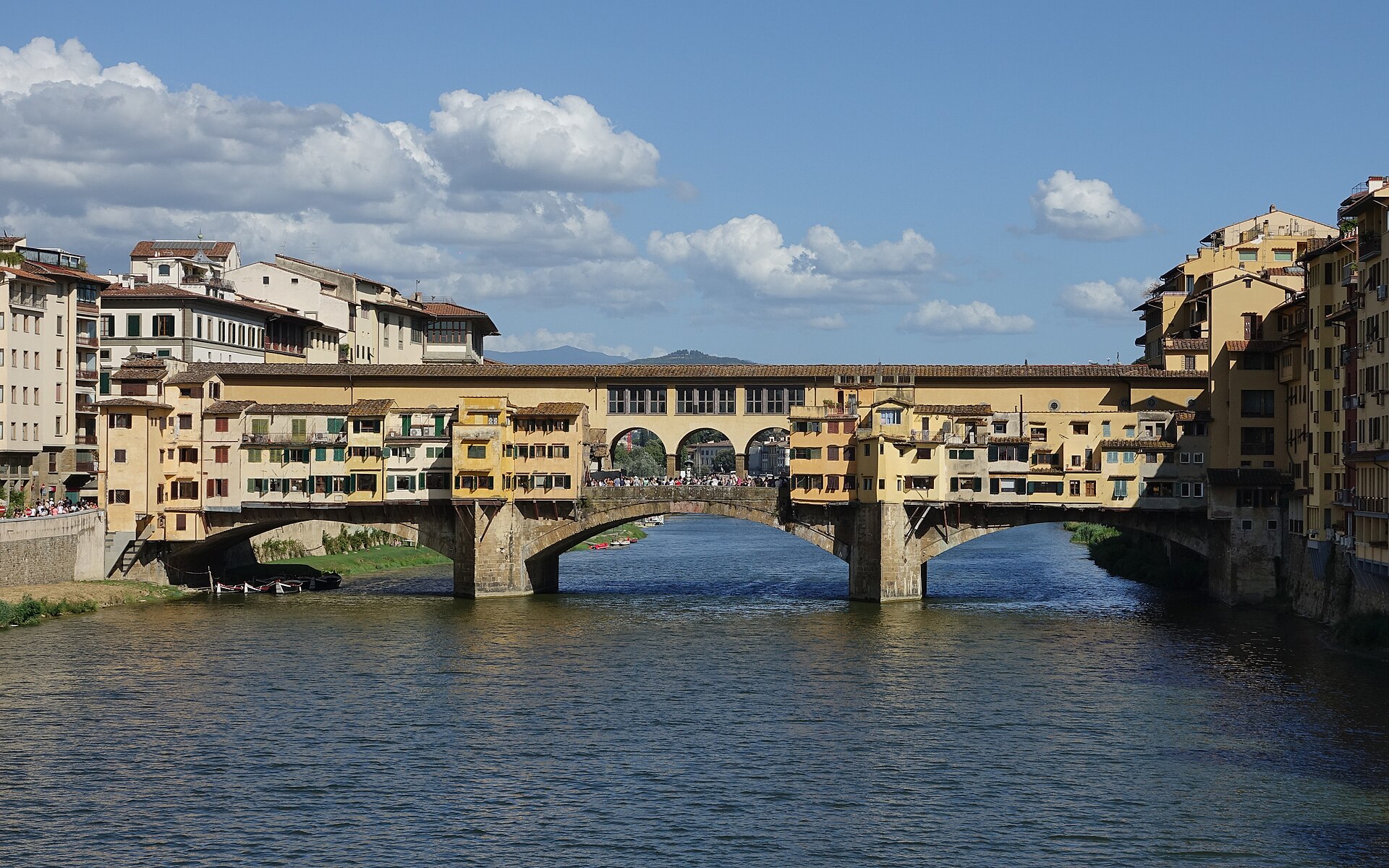 El Ponte Vecchio sobre el río Arno en Florencia